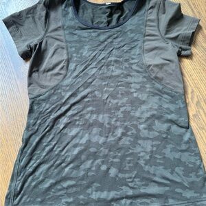 Lululemon Camouflage Short Sleeve Top